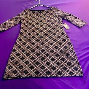 Lovely Vince Camuto body con dress